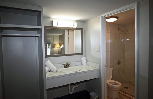 New Bedford Hotel | Whaler Inn and Suites