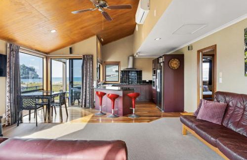 Whangamata House | Whanga Bar Surf Views - Whangamata Holiday Home