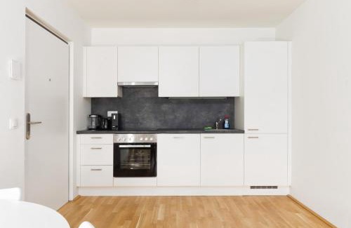 Simmering Apartment | Whats-App Self-Check-IN - 1BR Apartment, near airport,15 min to Center