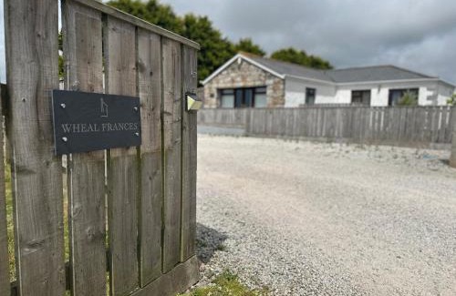 Helford Passage House | Wheal Frances-Beautifully Fitted Bungalow Helston Cornwall