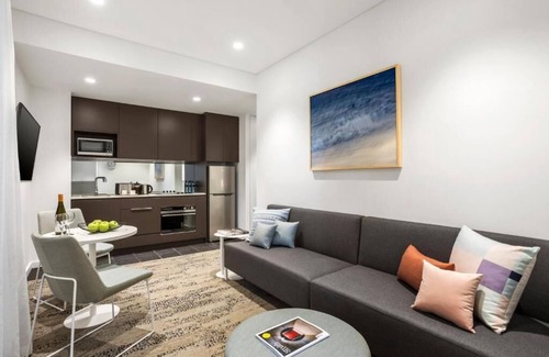 North Sydney Apartment | Wheelchair Accessible 1 Bedroom Apartment at Miller Street, North Sydney
