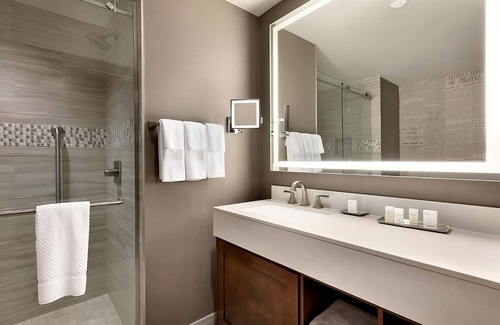 Berkeley Heights Hotel | Where Comfort Meets Style! Indoor Pool, Free Breakfast, Pets Allowed!