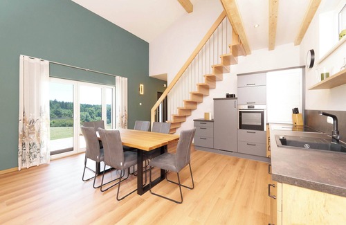 Wolfsegg House | Where the cow, fox and hare say goodnight?