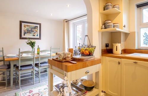 Bretforton Cottage | Whippet Cottage - sleeps 4 guests in 2 bedrooms