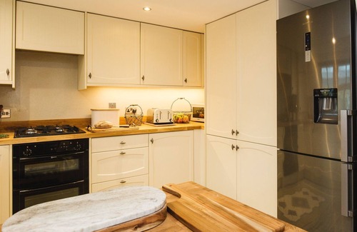 Bretforton Cottage | Whippet Cottage - sleeps 4 guests in 2 bedrooms