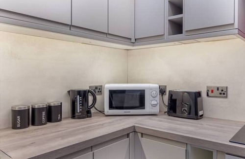 Worcester Apartment | WhiskAwayStays - city centre with roof terrace