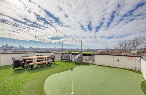 Talbot's Corner House | Whiskey House with Rooftop Golf, City views! 8min to Downtown! Sleeps 9!