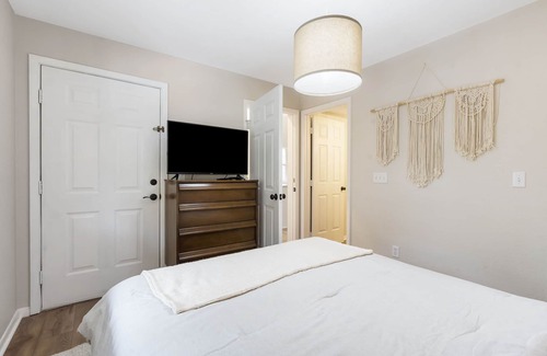 Branson Condo | Whiskey's Hillside Retreat | Holiday Hills Branson | Golf Resort | Pools