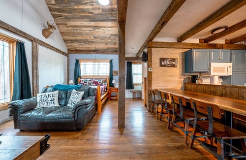 Schnellville House | Whispering Pines Cabin at Patoka Lake - Make memories in newly renovated cabin