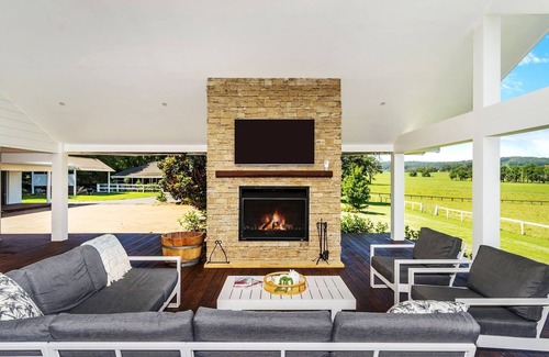 Far Meadow House | Whispering Pines, Berry & Surrounds