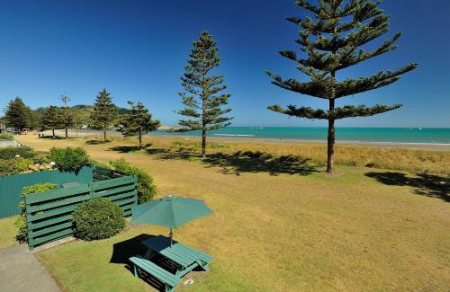 Gisborne Hotel | Whispering Sands Beachfront Motel