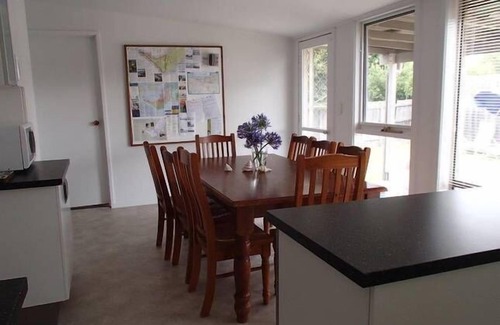 Tootgarook House | Whispering Sands Retreat
