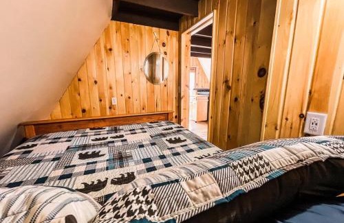 Rockbridge House | Whispering Waters, Hocking Hills, Hot Tub, Pond