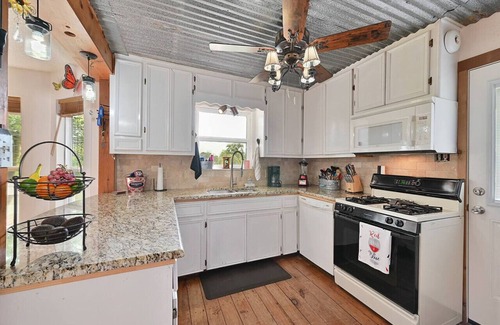 Smithville House | Whispering Winds~ Kayaking, Tubing, Fishing and Fun!