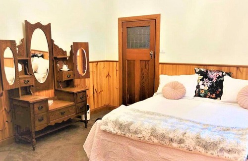 Maryborough House | Whispering Woods/Heated Pool/Sauna/2King beds/Pets