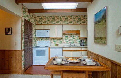 Snowshoe Condo | Whistlepunk 40 Bavaria`s Finest-1 bedroom with loft, Slope Side