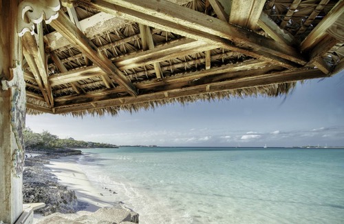Clarence Town Cottage | Whistling Duck: Private Oceanfront Cottage