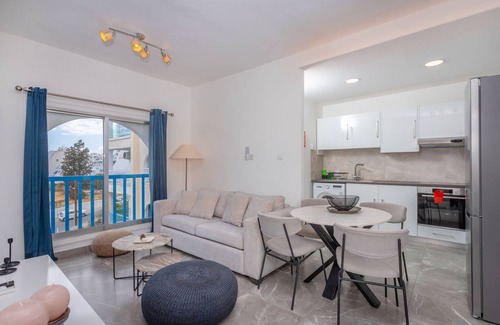 Agios Tychon Apartment | White Arches Sea View Apt No.2
