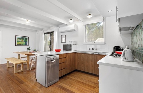 Tootgarook House | WHITE BEACH COTTAGE, COASTAL BEACH HOLIDAY HOME, TOOTGAROOK