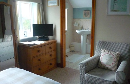 Wolverhampton Bed & Breakfast | White Cottage