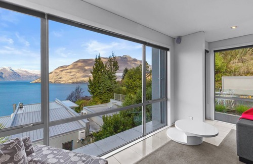 Fernhill Apartment | White Diamond Holiday Home