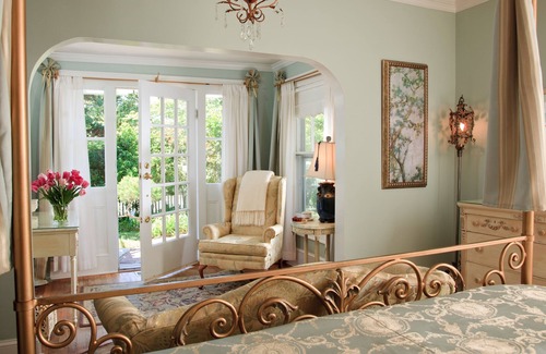 Historic Downtown Manteo Bed & Breakfast | White Doe Inn