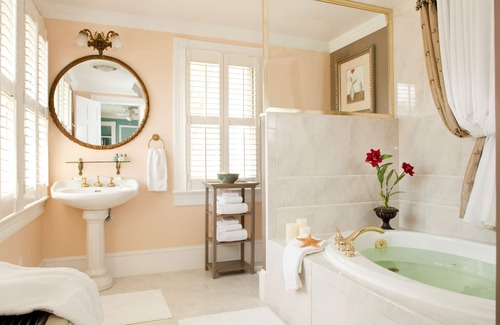 Historic Downtown Manteo Bed & Breakfast | White Doe Inn