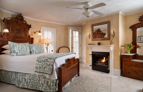 Historic Downtown Manteo Bed & Breakfast | White Doe Inn