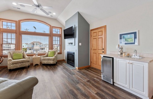 Buck Island House | White Dolphin: Hot Tub | Pool Access | Pets OK