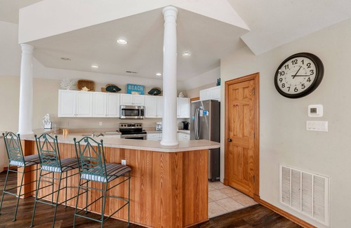 Buck Island House | White Dolphin: Hot Tub | Pool Access | Pets OK