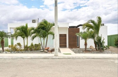 Punta Blanca Villa | White Villa · 3 bedrooms · 7 beds · 3.5 baths
