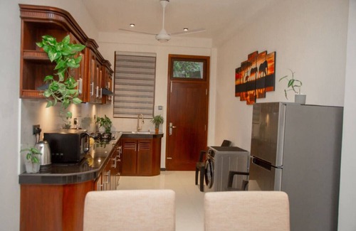Hikkaduwa House | White Elephant Villa
