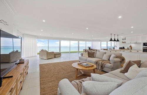 Ledge Point House | White Haven -Ledge Point's Ultimate Coastal Escape