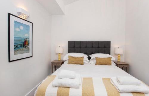 Huntington Apartment | White House Apartments-Free parking 1 car per apartment