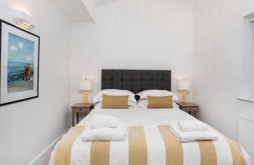 Huntington Apartment | White House Apartments-Free parking 1 car per apartment