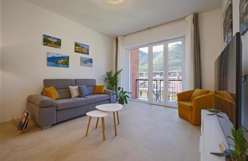 Como Apartment | White House & Como City Views