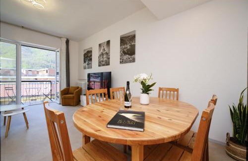 Como Apartment | White House & Como City Views