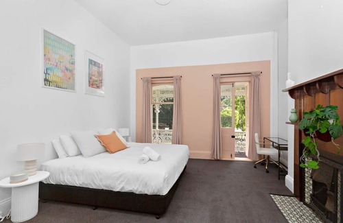 Fitzroy House | White House Fitzroy - 10+ Bedrooms & for 32 guests