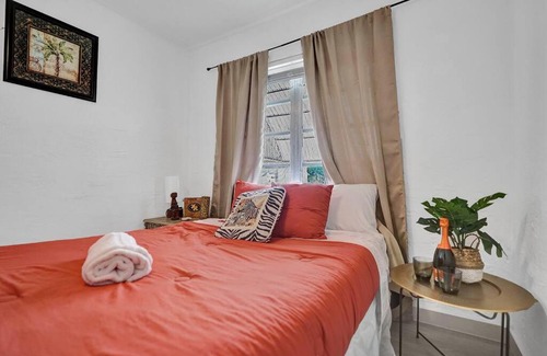 North Central Hollywood Bed & Breakfast | White House Hotel Hollywood
