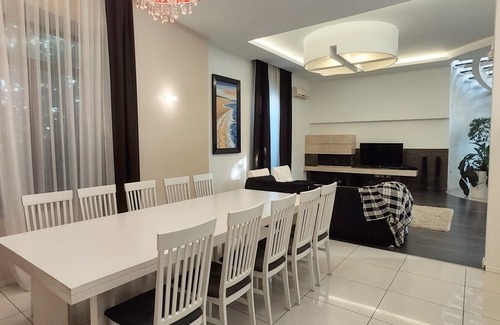 Odessa Villa | White House Odessa