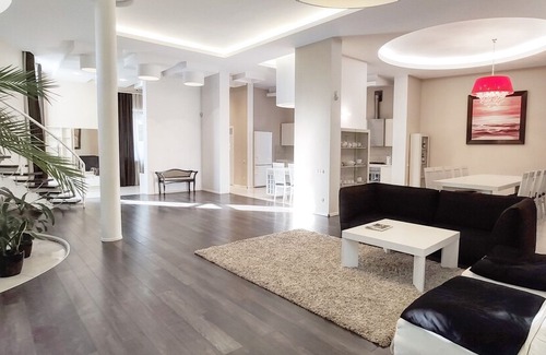 Odessa Villa | White House Odessa
