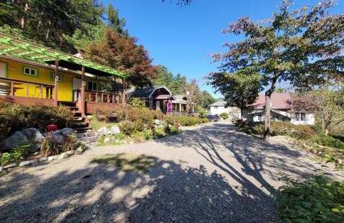 Yangyang House | White House Over Hill