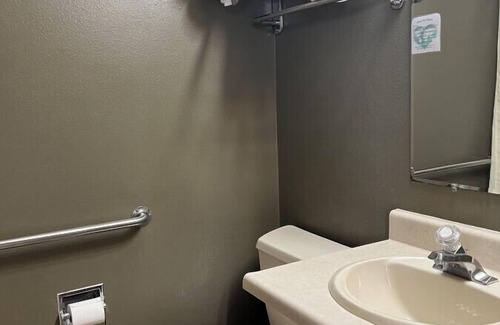 White Lake Cabin | White Lake Lodge - 2 Queen - Room 3 - Sleeps 4