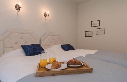 Carlton Miniott House | White Lodge Cottage
