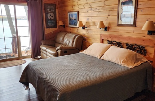 Chief Lake Resort | White Oak Cabin- Cabin on the Chippewa Flowage within a Resort