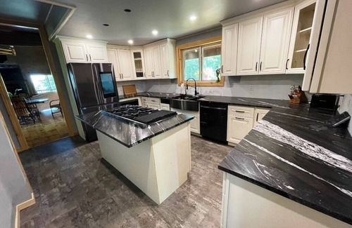 Sioux Narrows Nestor Falls Cabin | White Pine Retreat - Main Lodge, Fab Sunsets, Totally Refurnished - Sleeps 11