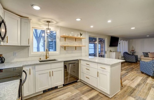 Tichigan House | White Pine Villa-Hot tub, Kayaks, Ice Fishing