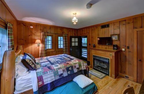 Mount Morris Hotel | White Pines Lodge