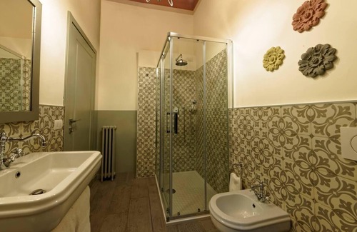 Bullona Apartment | WHITE RIBBON UNMISTAKABLE SHABBY CHIC APARTMENT