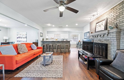 Dallas House | White Rock Estate: Graceful 5-Bedroom Home